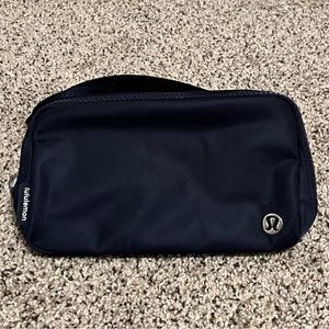 SOLD NWOT Lululemon Everywhere Belt Bag - True Navy